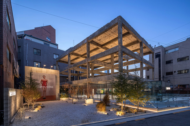 Dossier de presse | 7635-01 - Communiqué de presse | Tamburins Seongsu Flagship Store Lighting Design - EONSLD - Design d’éclairage - Crédit photo : Joonhwan Yoon