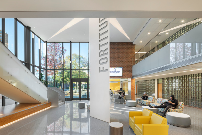 Dossier de presse | 2353-07 - Communiqué de presse | New Student Commons Pays Homage to Civil Rights Leader - ikon.5 architects - Architecture institutionnelle - Crédit photo : James Ewing