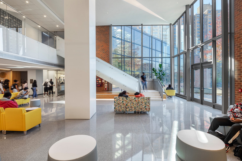 Dossier de presse | 2353-07 - Communiqué de presse | New Student Commons Pays Homage to Civil Rights Leader - ikon.5 architects - Architecture institutionnelle - Crédit photo : James Ewing