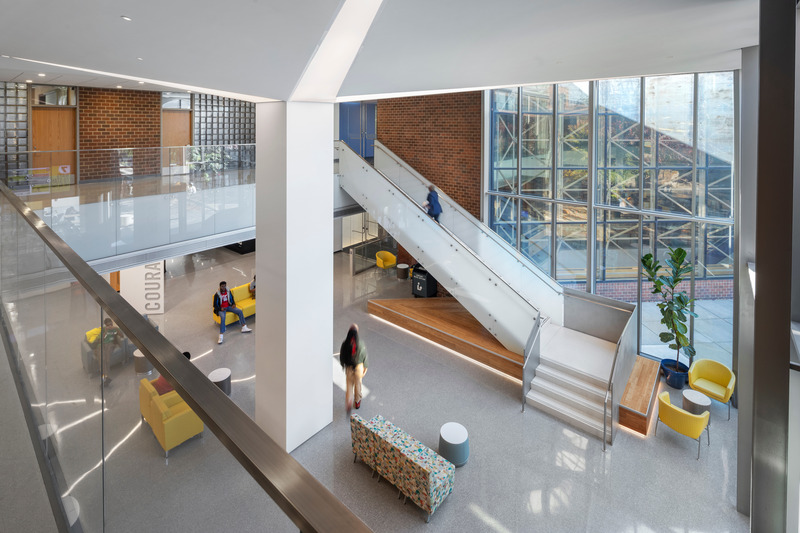 Dossier de presse | 2353-07 - Communiqué de presse | New Student Commons Pays Homage to Civil Rights Leader - ikon.5 architects - Architecture institutionnelle - Crédit photo : James Ewing