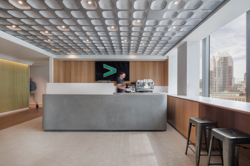 Dossier de presse | 865-61 - Communiqué de presse | Les bureaux d’Accenture à Montréal : allier identité locale et énergie collaborative - Lemay - Design d’intérieur commercial - Crédit photo : Claude-Simon Langlois