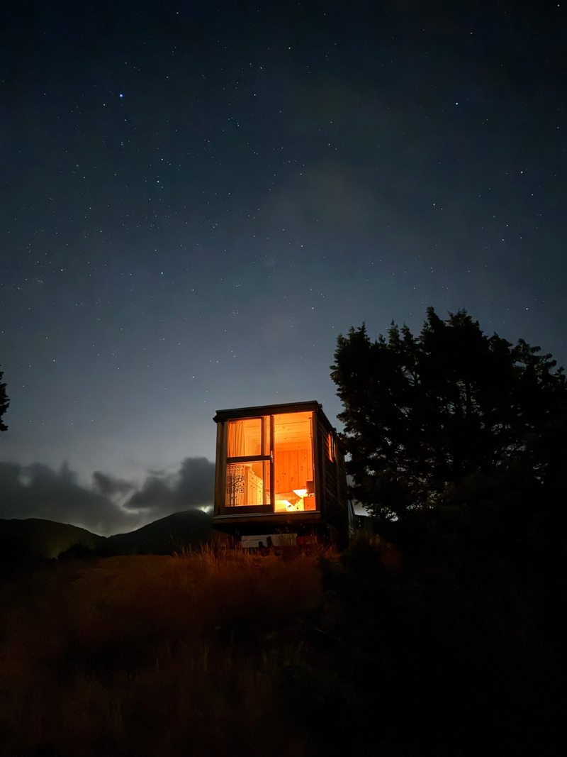 Press kit | 7649-02 - Press release | COCOON Freelancer -  Free of Glue, Chemicals and Plastic - AttiaDesign & Weidlich moon-wood manufactory - Lifestyle -   Every journey becomes a mindful experience, connecting you to the world responsibly and authentically.  - Photo credit:  AttiaDesign 