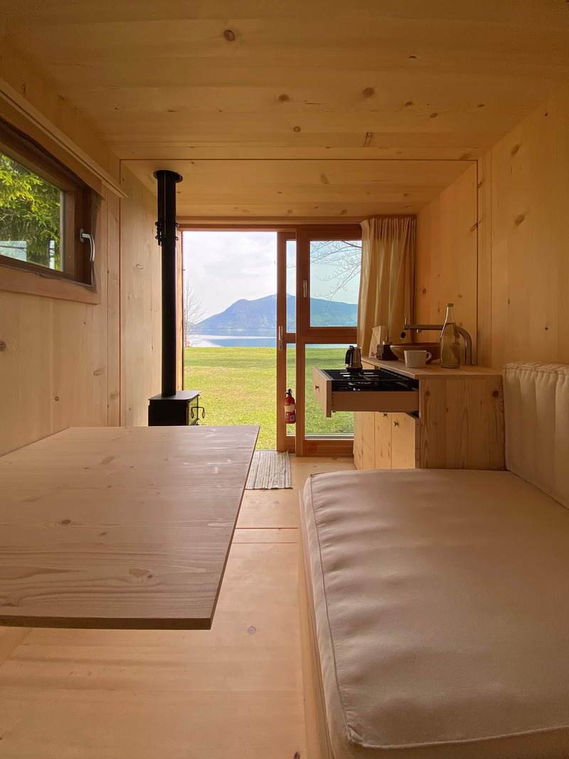Press kit | 7649-02 - Press release | COCOON Freelancer -  Free of Glue, Chemicals and Plastic - AttiaDesign & Weidlich moon-wood manufactory - Lifestyle -  Exclusive harvested moon wood, handcrafted with traditional Alpine and Japanese values, maximizing sustainable and health potentials.  - Photo credit: AttiaDesign
