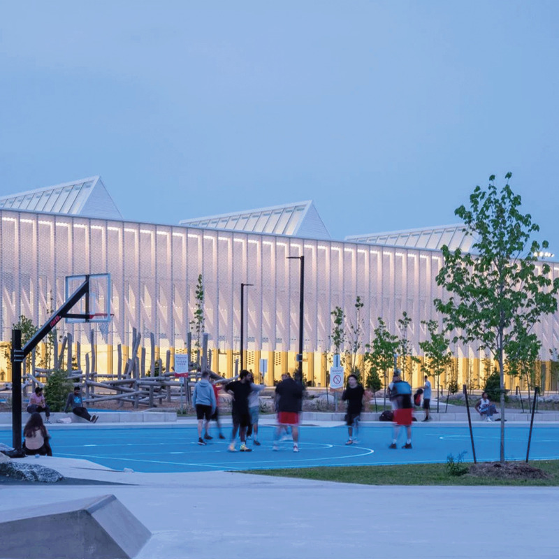 Dossier de presse | 4709-15 - Communiqué de presse | Dezeen Awards 2024 architecture winners announcement - Dezeen - Concours - Churchill Meadows Community Centre and Sports Park by MJMA Architecture &amp; Design - Crédit photo : Scott Norsworthy