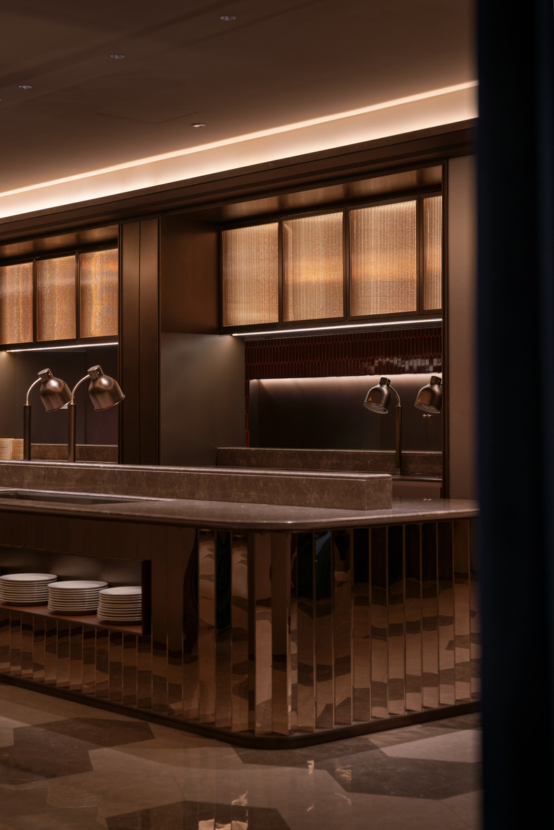 Dossier de presse | 3531-14 - Communiqué de presse | Crystal Orange Hotel, Shanghai Zhongshan Park - Vermilion Zhou Design Group - Design d’intérieur commercial - Breakfast buffet area in the hotel restaurant - Crédit photo : Jian Quan Wu