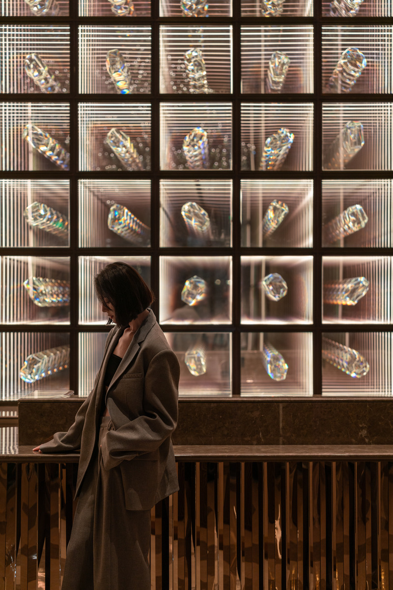 Dossier de presse | 3531-14 - Communiqué de presse | Crystal Orange Hotel, Shanghai Zhongshan Park - Vermilion Zhou Design Group - Design d’intérieur commercial - Hotel front desk - Crédit photo :  Jian Quan Wu 