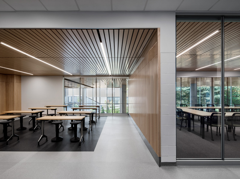 Dossier de presse | 916-20 - Communiqué de presse | La nouvelle école secondaire du Bosquet - ABCP | Menkès Shooner Dagenais LeTourneux | Bilodeau Baril Leeming Architectes - Architecture institutionnelle - Crédit photo : Séphane Brügger