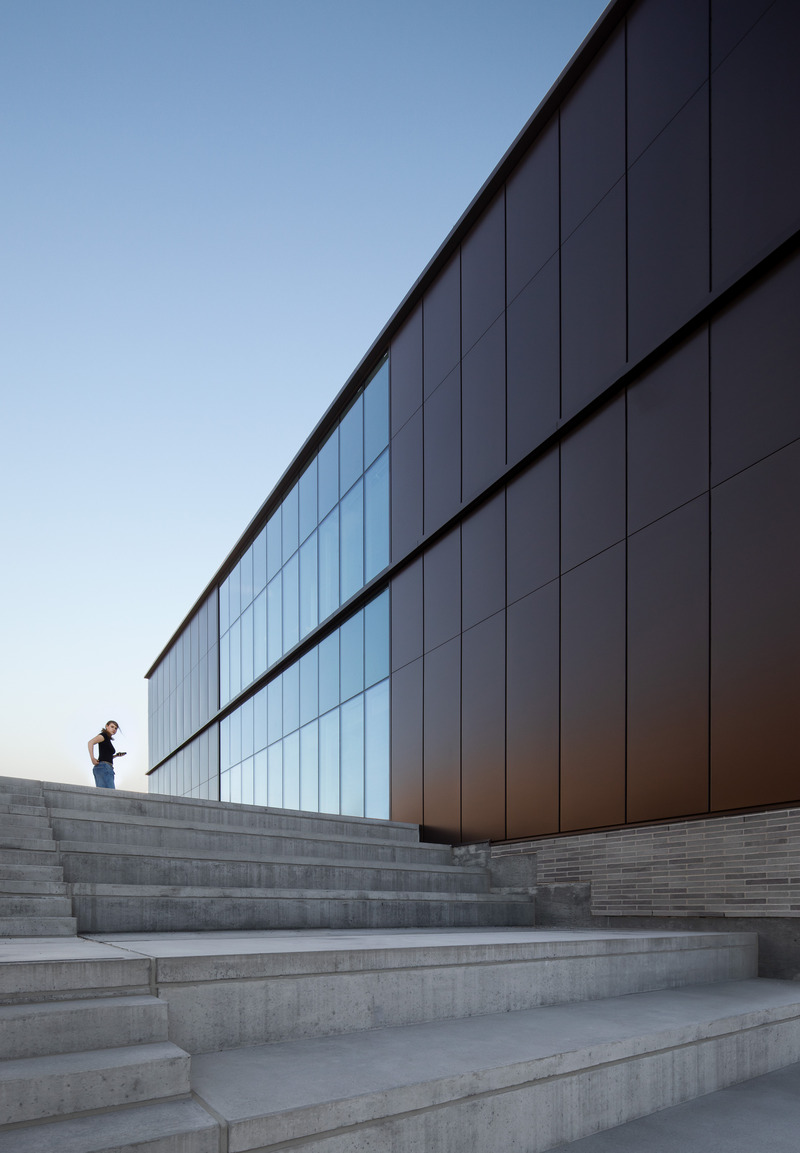 Dossier de presse | 916-20 - Communiqué de presse | La nouvelle école secondaire du Bosquet - ABCP | Menkès Shooner Dagenais LeTourneux | Bilodeau Baril Leeming Architectes - Architecture institutionnelle - Crédit photo : Séphane Brügger