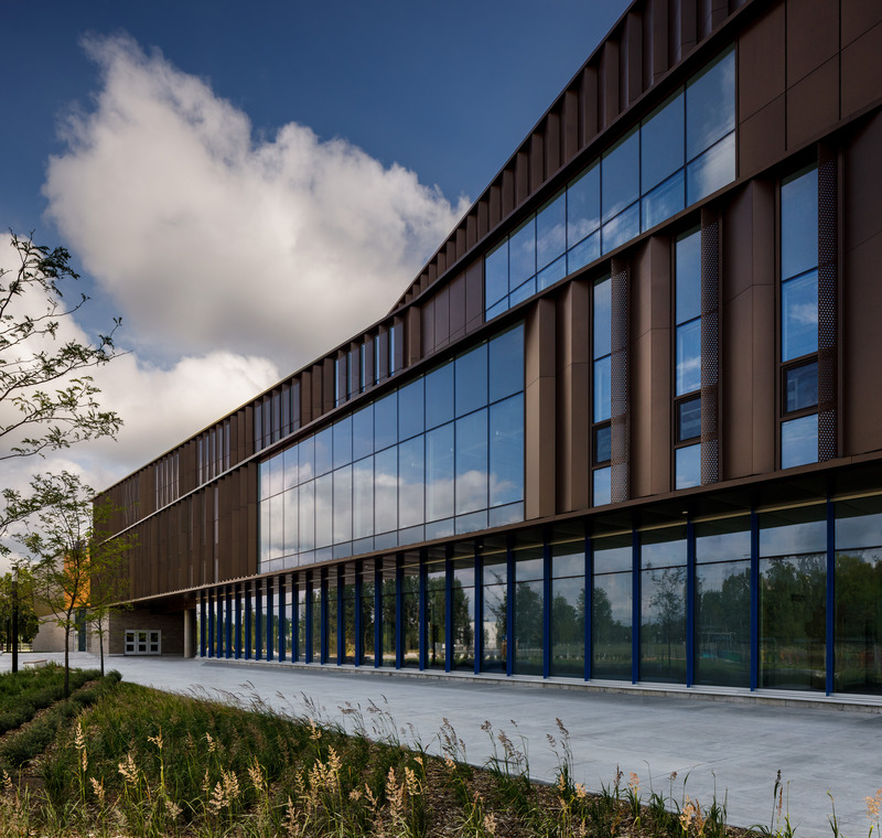 Dossier de presse | 916-20 - Communiqué de presse | La nouvelle école secondaire du Bosquet - ABCP | Menkès Shooner Dagenais LeTourneux | Bilodeau Baril Leeming Architectes - Architecture institutionnelle - Crédit photo : Séphane Brügger