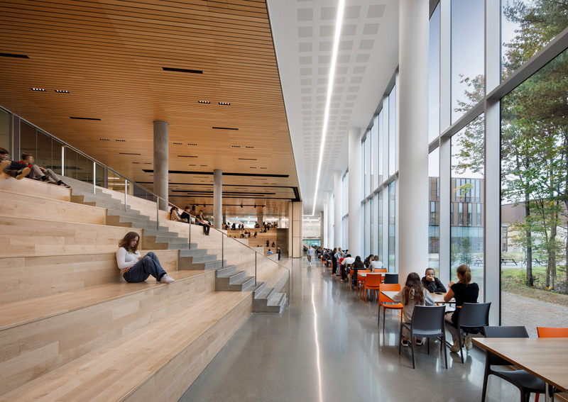 Dossier de presse | 916-20 - Communiqué de presse | La nouvelle école secondaire du Bosquet - ABCP | Menkès Shooner Dagenais LeTourneux | Bilodeau Baril Leeming Architectes - Architecture institutionnelle - Crédit photo : Séphane Brügger