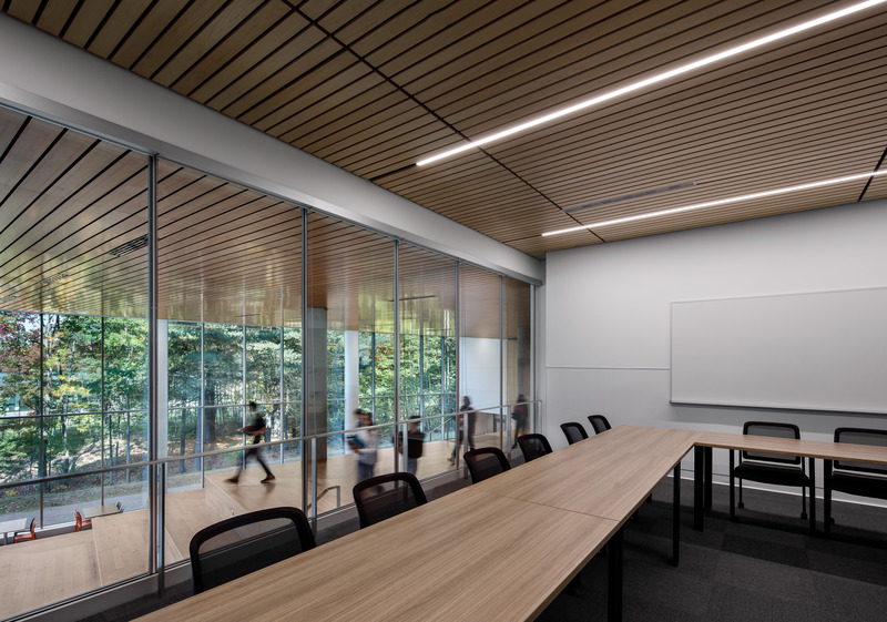Dossier de presse | 916-20 - Communiqué de presse | La nouvelle école secondaire du Bosquet - ABCP | Menkès Shooner Dagenais LeTourneux | Bilodeau Baril Leeming Architectes - Architecture institutionnelle - Crédit photo : Séphane Brügger