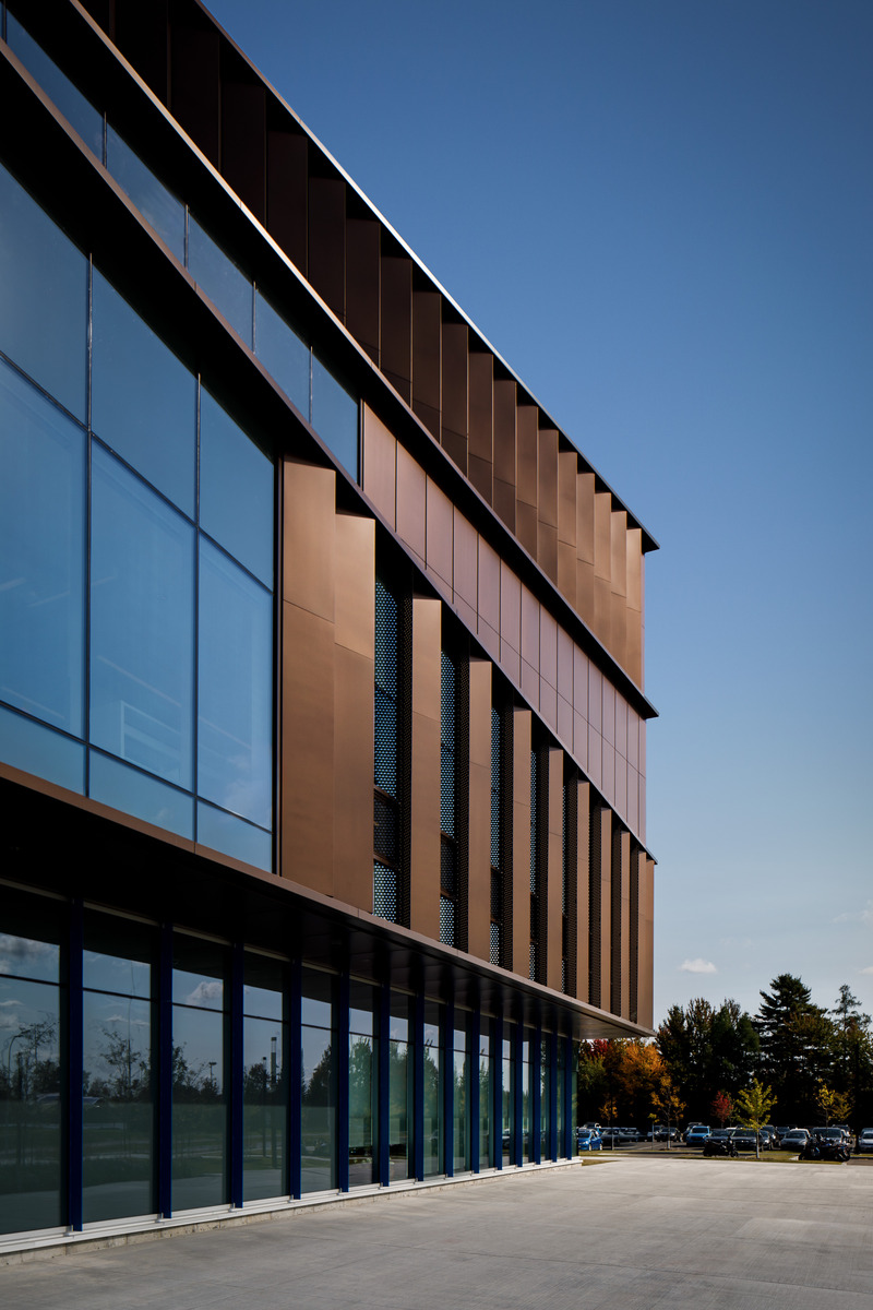 Dossier de presse | 916-20 - Communiqué de presse | La nouvelle école secondaire du Bosquet - ABCP | Menkès Shooner Dagenais LeTourneux | Bilodeau Baril Leeming Architectes - Architecture institutionnelle - Crédit photo : Séphane Brügger