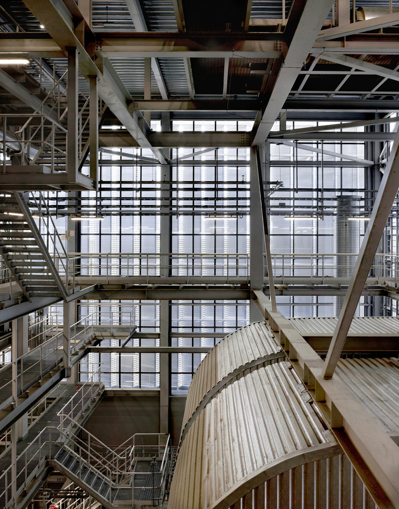 Dossier de presse | 5706-03 - Communiqué de presse | Vuosaari Bioenergy Heating Plant - Kivinen Rusanen Architects - Architecture industrielle - The boiler room interior - Crédit photo : Max Plunger