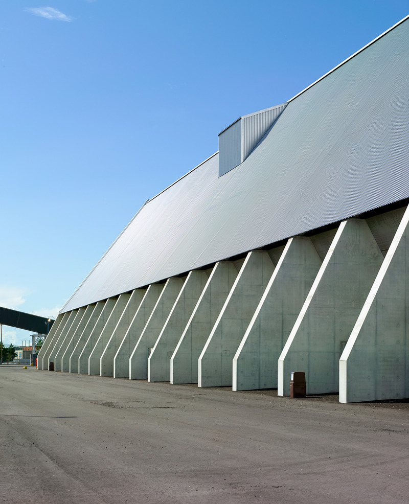 Dossier de presse | 5706-03 - Communiqué de presse | Vuosaari Bioenergy Heating Plant - Kivinen Rusanen Architects - Architecture industrielle - The fuel storage building exterior - Crédit photo : Max Plunger