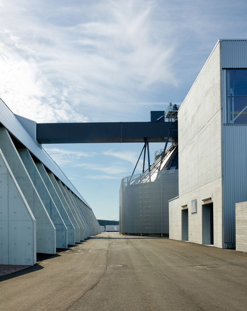 Dossier de presse | 5706-03 - Communiqué de presse | Vuosaari Bioenergy Heating Plant - Kivinen Rusanen Architects - Architecture industrielle - The fuel handling system - Crédit photo : Max Plunger