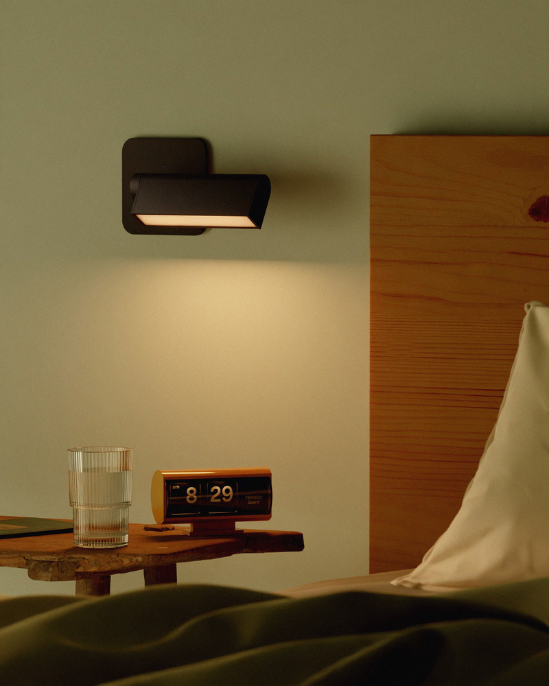 Press kit | 1619-10 - Press release | Lambert & Fils Introduces Ipoli: A Bright and Lively New Collection - Lambert & Fils - Lighting Design - Ipoli 01, wall sconce in black - Photo credit: Darius Laprise