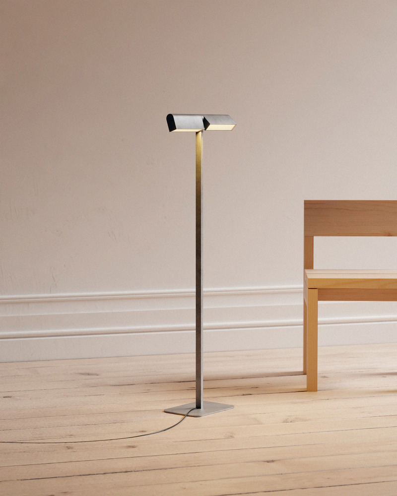 Press kit | 1619-10 - Press release | Lambert & Fils Introduces Ipoli: A Bright and Lively New Collection - Lambert & Fils - Lighting Design - <p class="">Ipoli 08, floor lamp, tumbled aluminum finish</p> - Photo credit: Darius Laprise