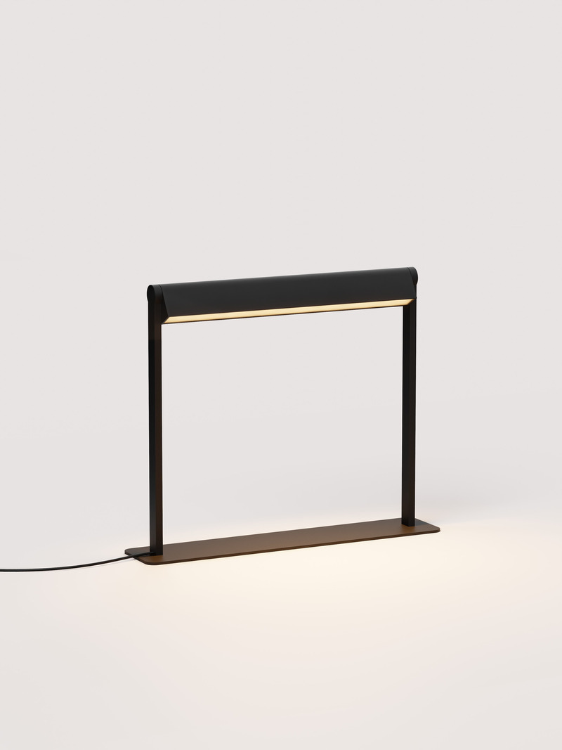 Press kit | 1619-10 - Press release | Lambert & Fils Introduces Ipoli: A Bright and Lively New Collection - Lambert & Fils - Lighting Design - <p class="">Ipoli 11, table lamp, black finish</p> - Photo credit: Darius Laprise