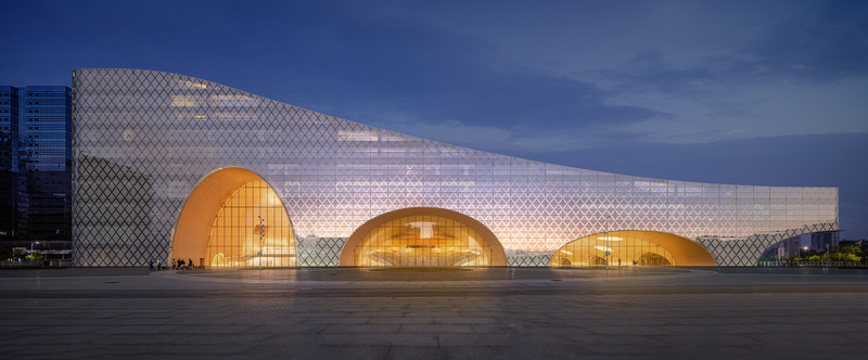 Press kit | 5204-03 - Press release | Hengqin Culture & Art Complex: A Beacon of Growth and a Bastion of Arts and Culture - Yunchao Xu/Atelier Apeiron - Commercial Architecture -  Main facade from the park  - Photo credit:    Schran Image  