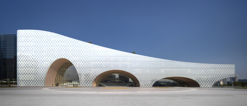 Press kit | 5204-03 - Press release | Hengqin Culture & Art Complex: A Beacon of Growth and a Bastion of Arts and Culture - Yunchao Xu/Atelier Apeiron - Commercial Architecture -  Main facade in daylight  - Photo credit:  Yipeng Lv 