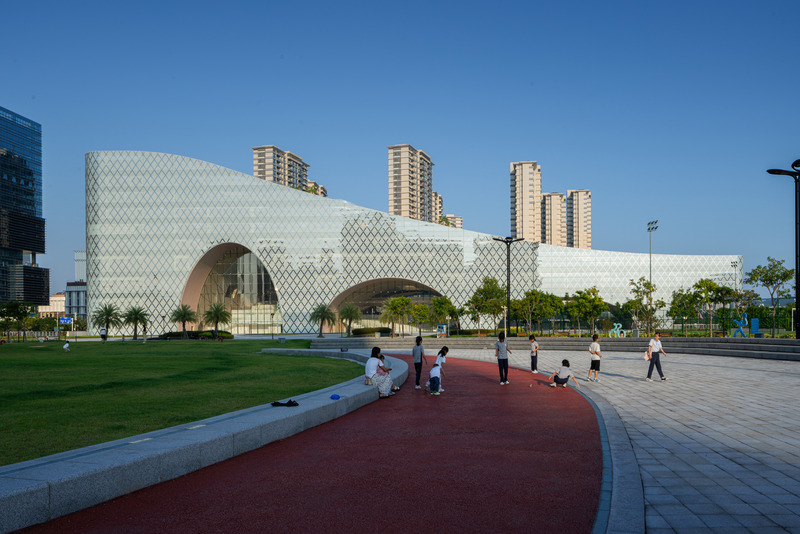 Press kit | 5204-03 - Press release | Hengqin Culture & Art Complex: A Beacon of Growth and a Bastion of Arts and Culture - Yunchao Xu/Atelier Apeiron - Commercial Architecture -  Background of the park  - Photo credit:   Schran Image 