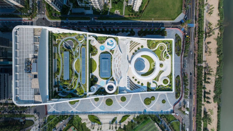 Press kit | 5204-03 - Press release | Hengqin Culture & Art Complex: A Beacon of Growth and a Bastion of Arts and Culture - Yunchao Xu/Atelier Apeiron - Commercial Architecture -  Roof garder top view   - Photo credit:  Yipeng Lv