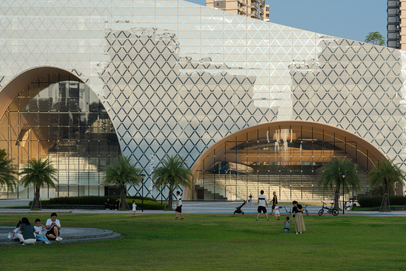 Press kit | 5204-03 - Press release | Hengqin Culture & Art Complex: A Beacon of Growth and a Bastion of Arts and Culture - Yunchao Xu/Atelier Apeiron - Commercial Architecture - View from the park  - Photo credit:  Schran Image 