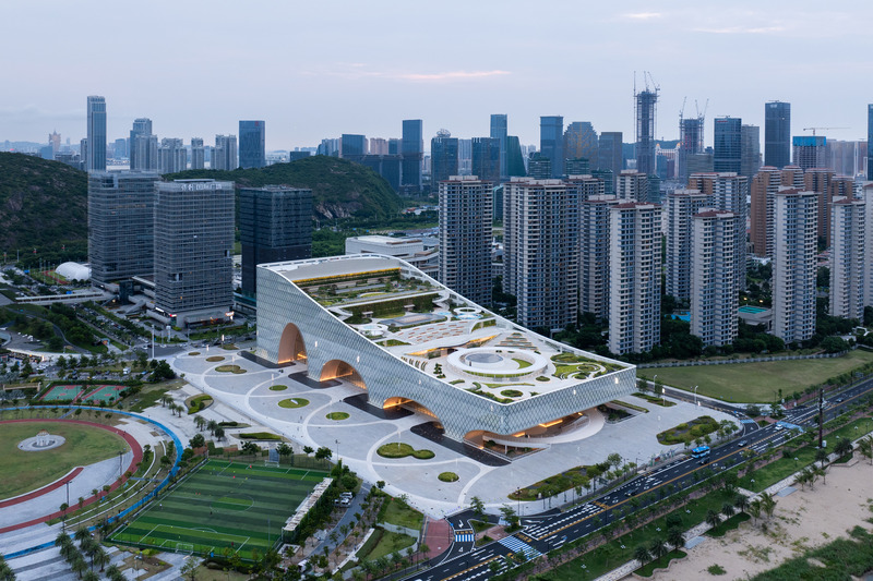Press kit | 5204-03 - Press release | Hengqin Culture & Art Complex: A Beacon of Growth and a Bastion of Arts and Culture - Yunchao Xu/Atelier Apeiron - Commercial Architecture - The building connected with the park  - Photo credit:  Position 