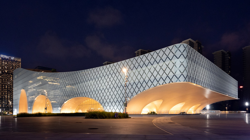 Press kit | 5204-03 - Press release | Hengqin Culture & Art Complex: A Beacon of Growth and a Bastion of Arts and Culture - Yunchao Xu/Atelier Apeiron - Commercial Architecture - Night view on the plaza  - Photo credit:  Position 