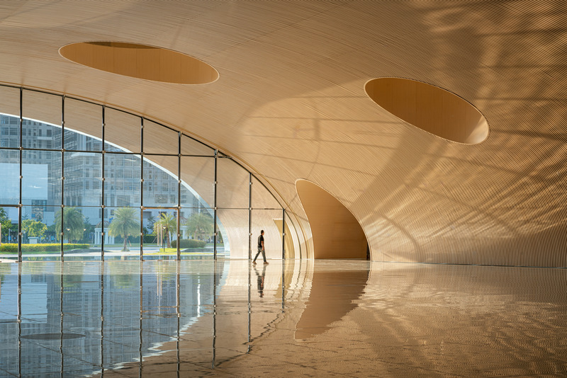 Press kit | 5204-03 - Press release | Hengqin Culture & Art Complex: A Beacon of Growth and a Bastion of Arts and Culture - Yunchao Xu/Atelier Apeiron - Commercial Architecture - Natural light in the art hall  - Photo credit:  Schran Image 
