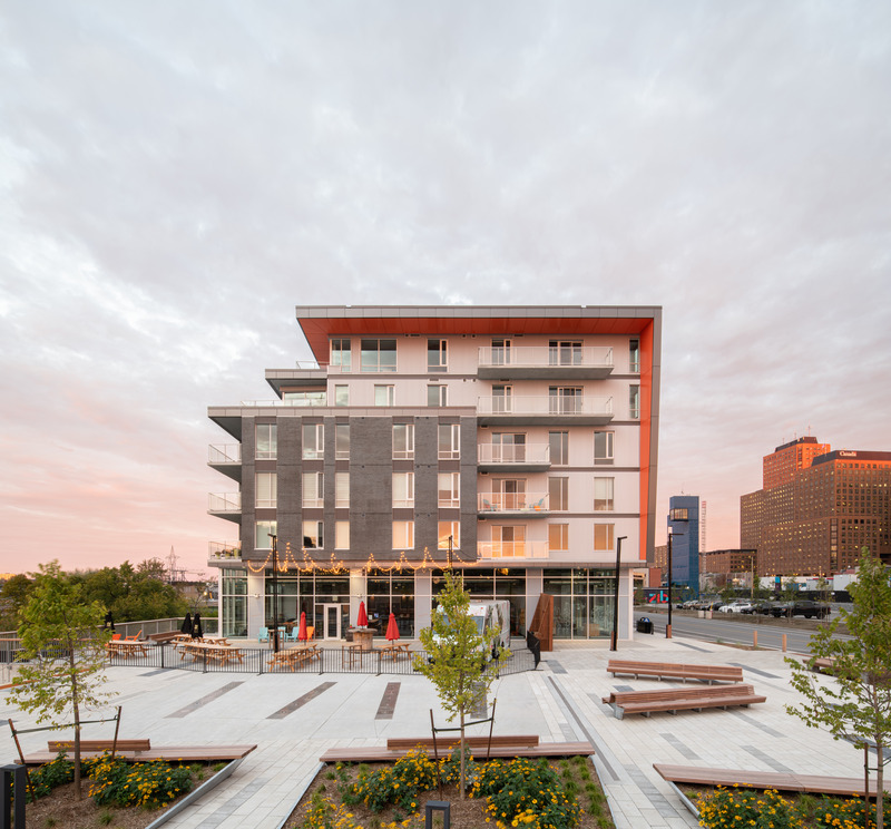 Dossier de presse | 1132-09 - Communiqué de presse | Le collectif d’architectes Figurr fête ses 35 ans - Le collectif d'architectes Figurr - Architecture commerciale -   Condominiums Zibi « O », Gatineau, Qc (2018)   - Crédit photo : David Boyer Photographe