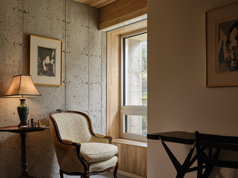 Dossier de presse | 7679-01 - Communiqué de presse | La maison passive West Don Ravine : la progression naturelle de Poiesis Architecture vers la conception passive - Poiesis Architecture - Architecture résidentielle -  Chambre d’invités donnant sur le jardin en contrebas  - Crédit photo : Doublespace Photography