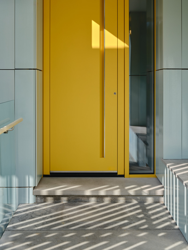 Dossier de presse | 7679-01 - Communiqué de presse | La maison passive West Don Ravine : la progression naturelle de Poiesis Architecture vers la conception passive - Poiesis Architecture - Architecture résidentielle - Détail de l’entrée - Crédit photo : Doublespace Photography