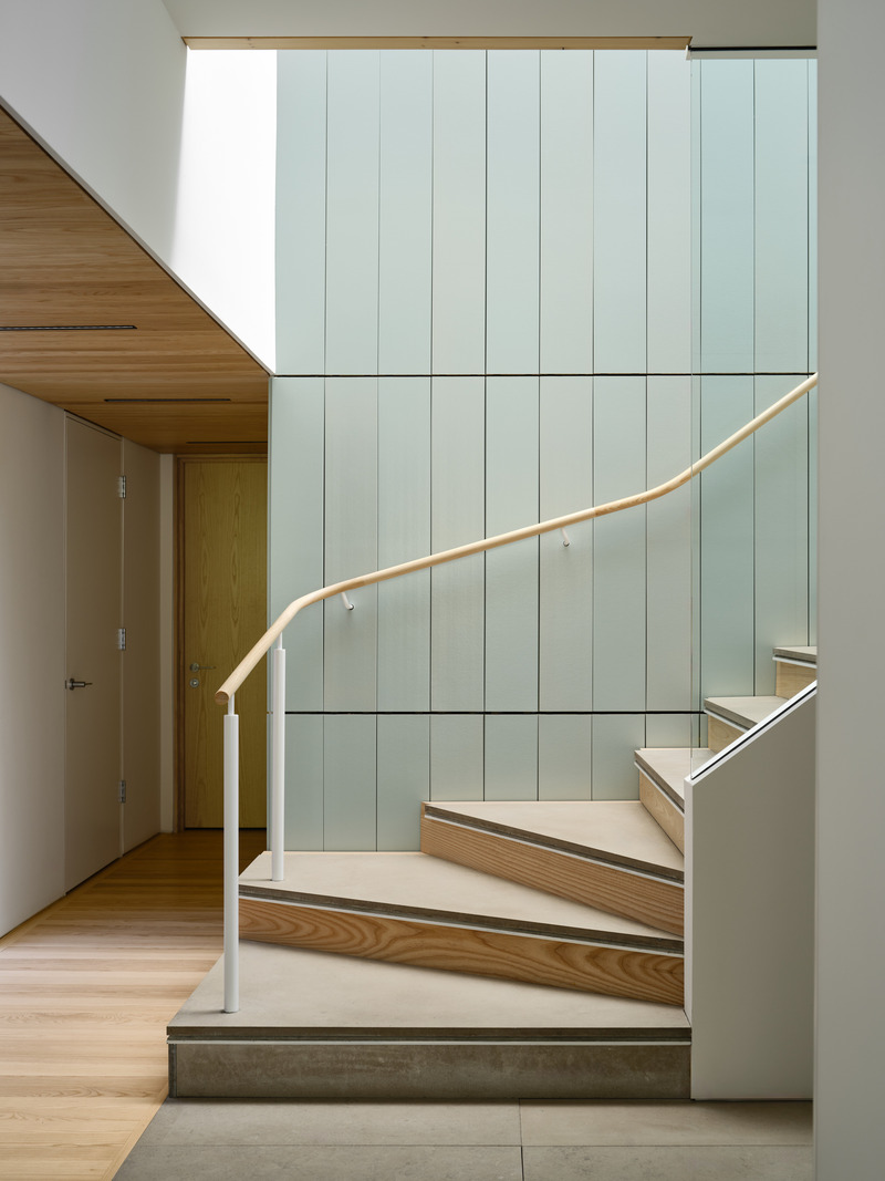 Dossier de presse | 7679-01 - Communiqué de presse | La maison passive West Don Ravine : la progression naturelle de Poiesis Architecture vers la conception passive - Poiesis Architecture - Architecture résidentielle - Détail de l'escalier - Crédit photo : Doublespace Photography