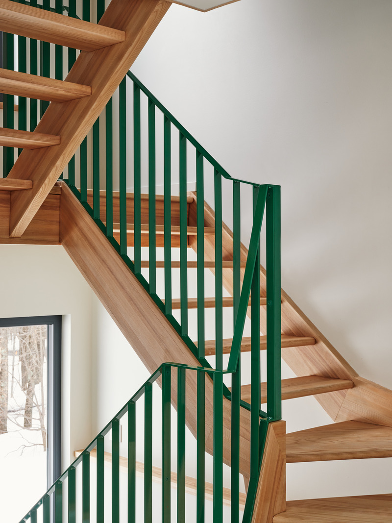 Dossier de presse | 7341-02 - Communiqué de presse | La Maison des Frênes - La Nony FAMILI - Architecture résidentielle - Escalier - Crédit photo : Ulysse lemerise Bouchard - OSA images