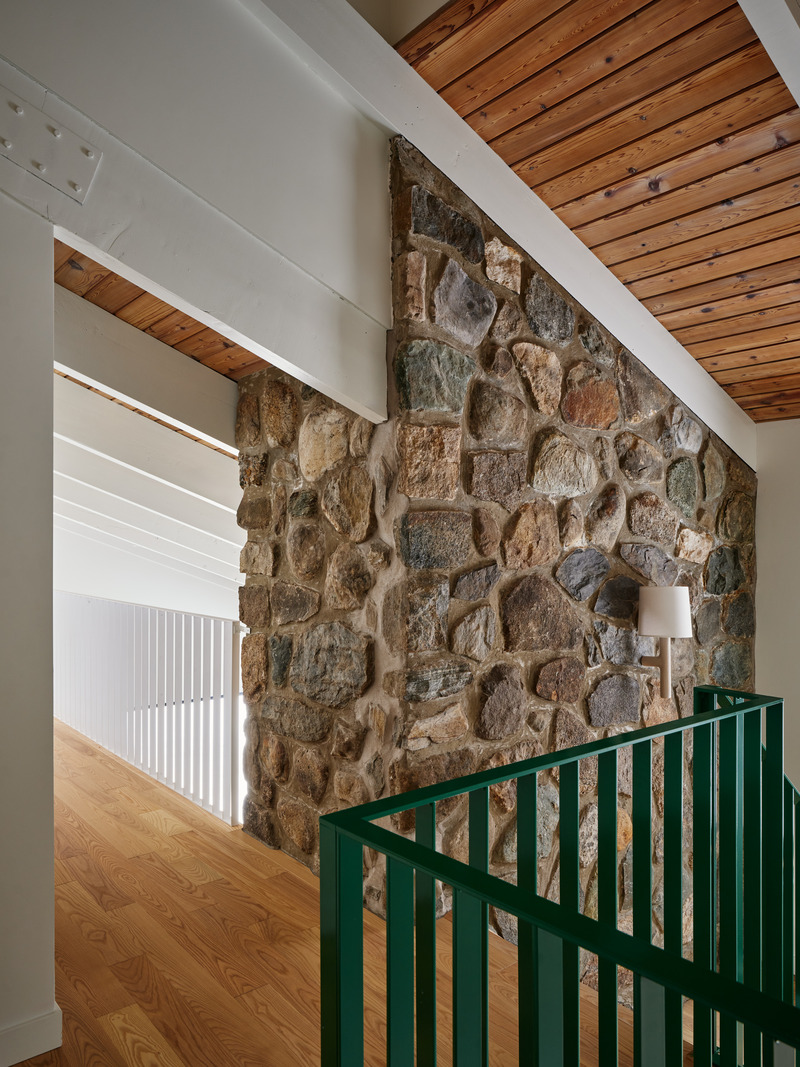 Dossier de presse | 7341-02 - Communiqué de presse | La Maison des Frênes - La Nony FAMILI - Architecture résidentielle - Escalier et passerelle - Crédit photo : Ulysse lemerise Bouchard - OSA images