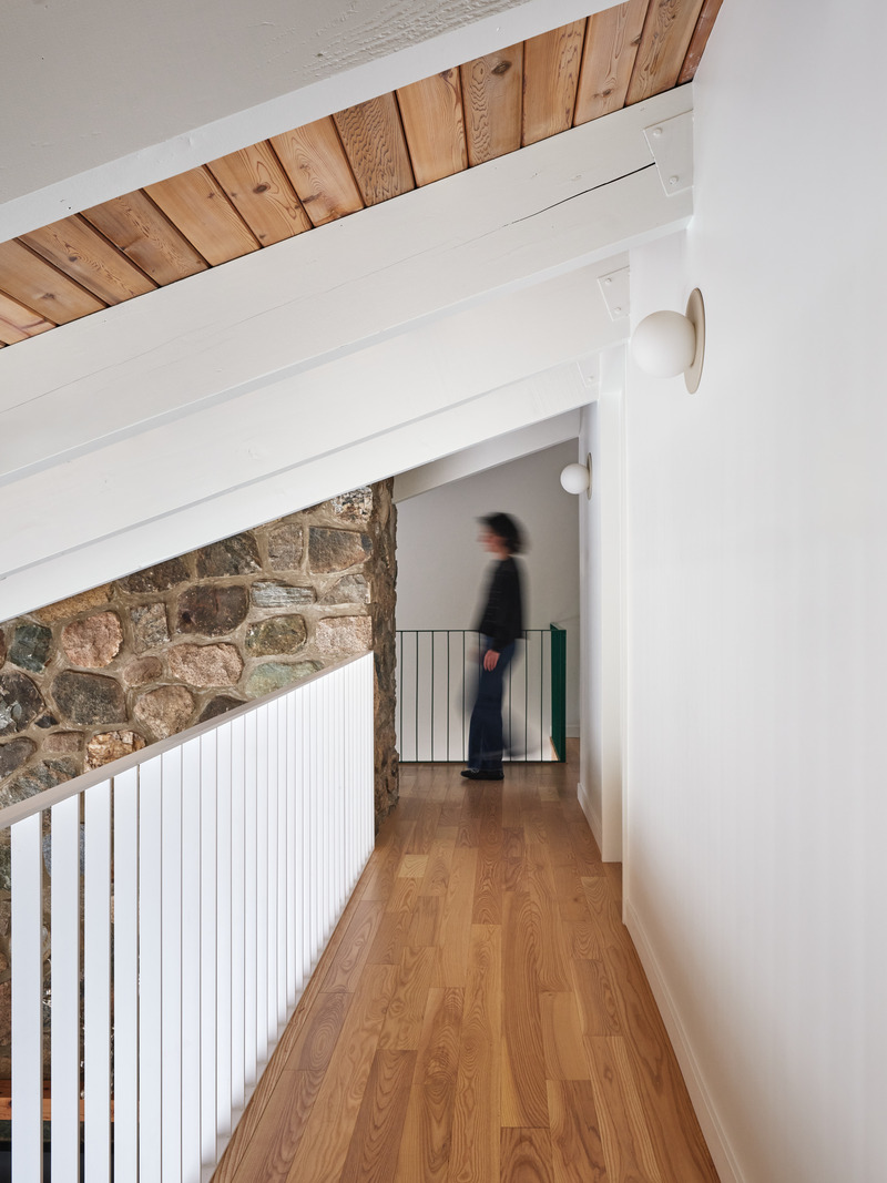 Dossier de presse | 7341-02 - Communiqué de presse | La Maison des Frênes - La Nony FAMILI - Architecture résidentielle - Passerelle - Crédit photo : Ulysse lemerise Bouchard - OSA images