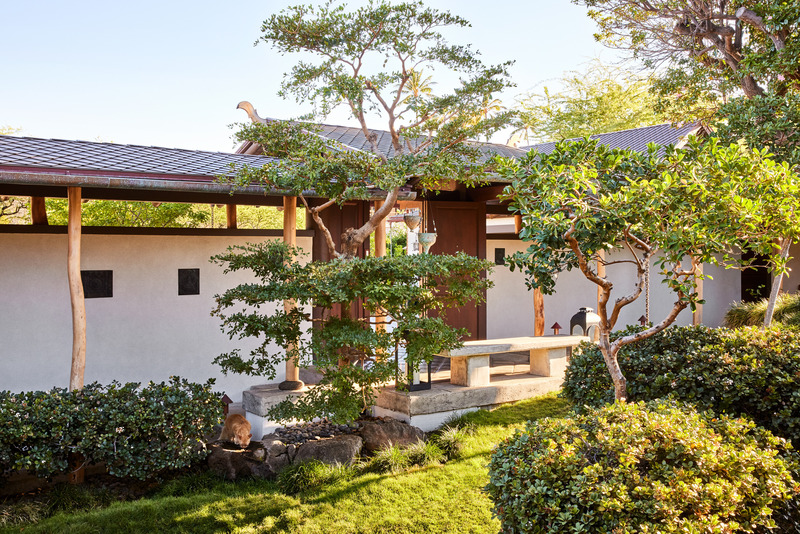 Dossier de presse | 2757-48 - Communiqué de presse | Three Hawaiian Residences By Philpotts Interiors Elevate Island Living - Philpotts Interiors - Design d’intérieur résidentiel -  Pedicini: Desiring a sanctuary that helped bring serenity to their busy urban lives, the new owners hired Philpotts Interiors and architect Paige Wilburn to update and create more openness and light throughout.<br style="">  - Crédit photo : Nicole Franzen