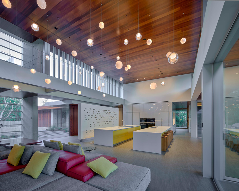 Press kit | 2757-49 - Press release | Swatt + Partners Defines California Modern Luxury - Swatt + Partners - Residential Architecture - <p class="">Featuring concrete, glass, stainless steel and Western Cedar, the materiality beautifully amplifies the precise geometry of the architecture.</p> - Photo credit: Tim Griffith