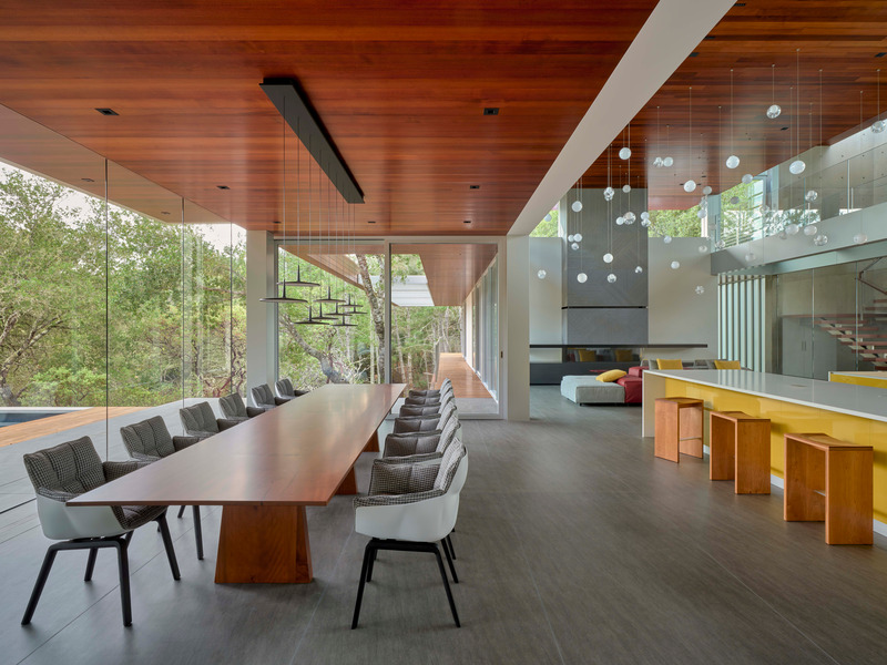 Press kit | 2757-49 - Press release | Swatt + Partners Defines California Modern Luxury - Swatt + Partners - Residential Architecture -  <p class="">Elegant and gracious interior spaces, such as this glass-wall surrounded dining area, offer an abundance of natural light and strong indoor-outdoor connections. </p>  - Photo credit: Tim Griffith