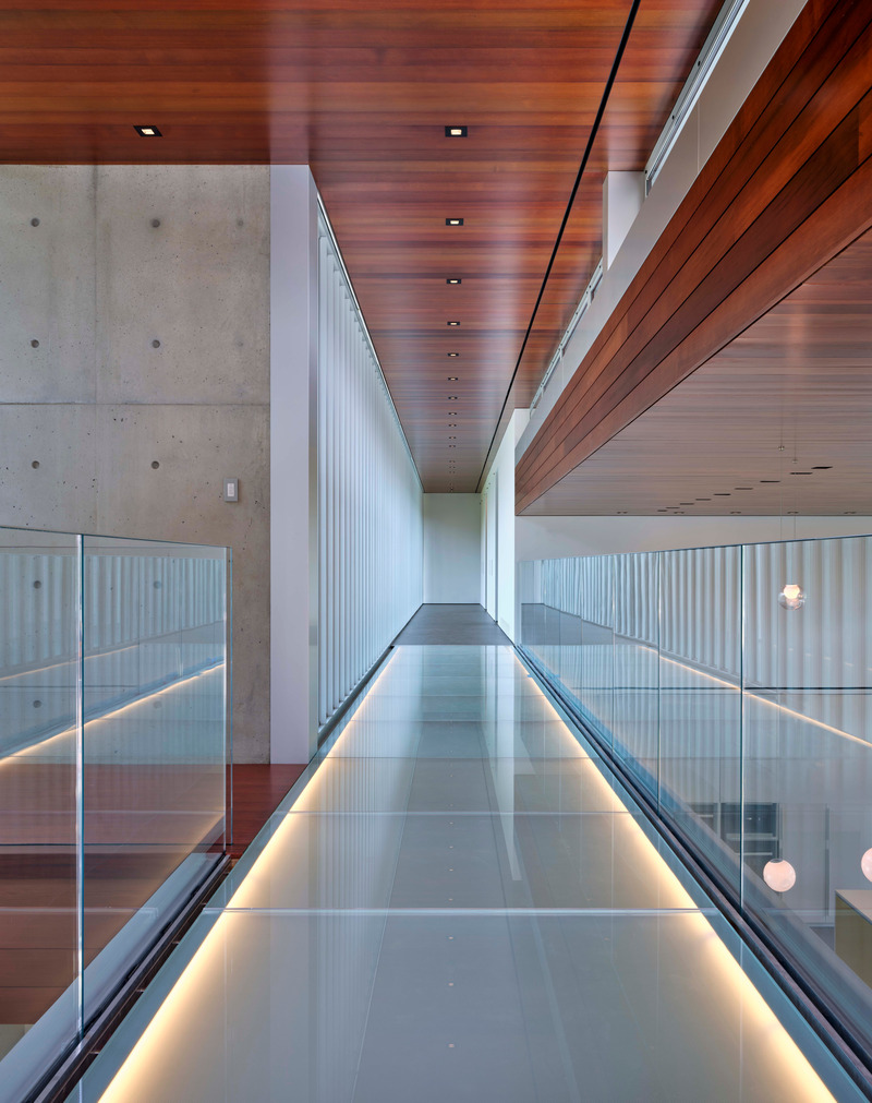 Press kit | 2757-49 - Press release | Swatt + Partners Defines California Modern Luxury - Swatt + Partners - Residential Architecture -  <p class="">Thermal mass of the stair tower's cast-in-place concrete walls help modulate temperature fluctuations.</p>  - Photo credit: Tim Griffith