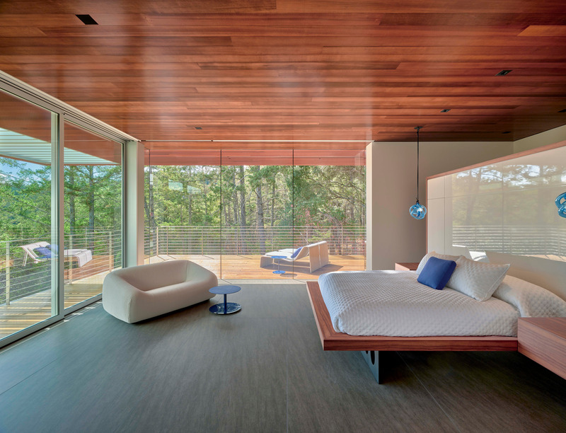 Press kit | 2757-49 - Press release | Swatt + Partners Defines California Modern Luxury - Swatt + Partners - Residential Architecture -  <p class="">The primary bedroom includes en suite bathroom and a private deck, as well as stunning nearly-tree top views.</p>  - Photo credit: Tim Griffith