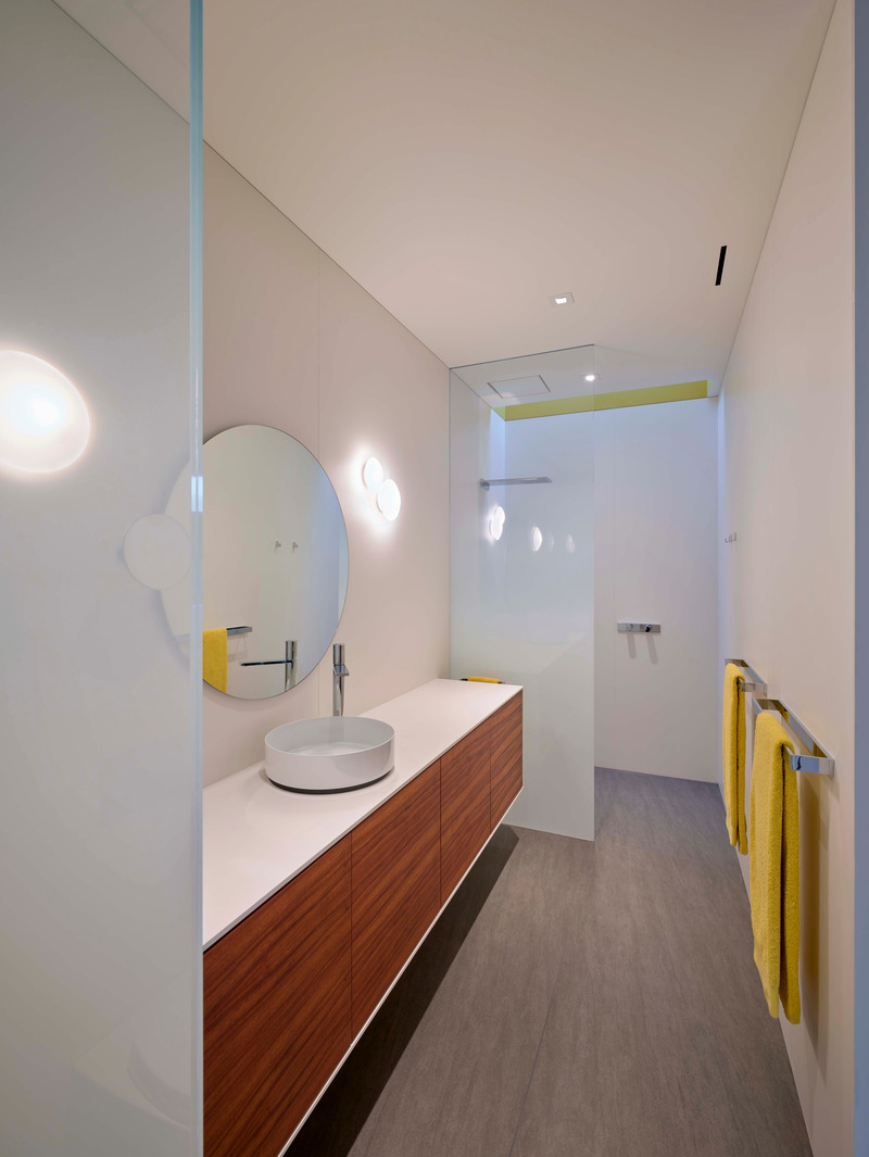 Press kit | 2757-49 - Press release | Swatt + Partners Defines California Modern Luxury - Swatt + Partners - Residential Architecture - <p class="">Indoor water-efficient and water-conserving plumbing fixtures and fittings are used throughout.</p> - Photo credit: Tim Griffith