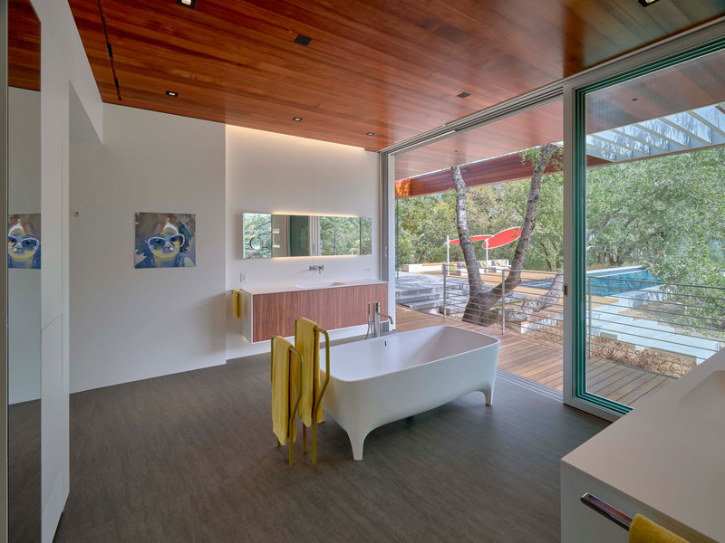 Press kit | 2757-49 - Press release | Swatt + Partners Defines California Modern Luxury - Swatt + Partners - Residential Architecture - <p class="">Responsibly sourced materials and finishes include low VOC paints and adhesives, and FSC forest products for all decks and wood siding.</p> - Photo credit: Tim Griffith