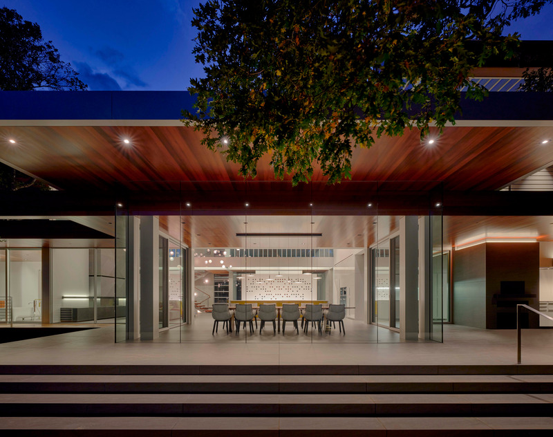 Press kit | 2757-49 - Press release | Swatt + Partners Defines California Modern Luxury - Swatt + Partners - Residential Architecture - <p class="">Passive strategies include deep-finned windows, large horizontal roof extensions and trellises to modulate temperature.</p> - Photo credit: Tim Griffith