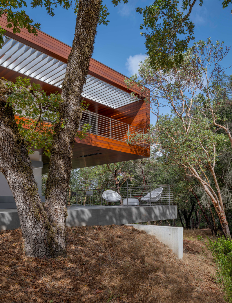 Press kit | 2757-49 - Press release | Swatt + Partners Defines California Modern Luxury - Swatt + Partners - Residential Architecture - <p class="">The natural landscape was preserved with no existing trees felled, and all new landscaping is primarily native or drought tolerant.</p> - Photo credit: Tim Griffith