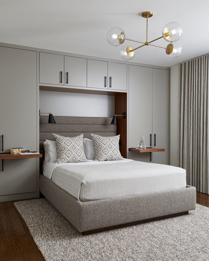 Dossier de presse | 7664-01 - Communiqué de presse | Forest Hill House: Where Century-Old Charm Meets West Coast Sustainability - Dewson Architects - Architecture résidentielle - <p class="">One of the three bedrooms on the second floor uses space wisely with a built-in wardrobe unit. </p> - Crédit photo : Valerie Wilcox Photography