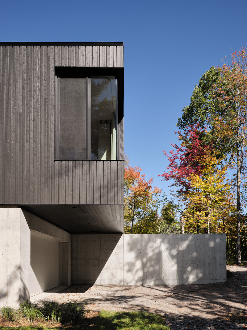 Dossier de presse | 7627-01 - Communiqué de presse | Entre lac et forêt - LOCUS architecture+design - Architecture résidentielle - Crédit photo : Maxime Brouillet 