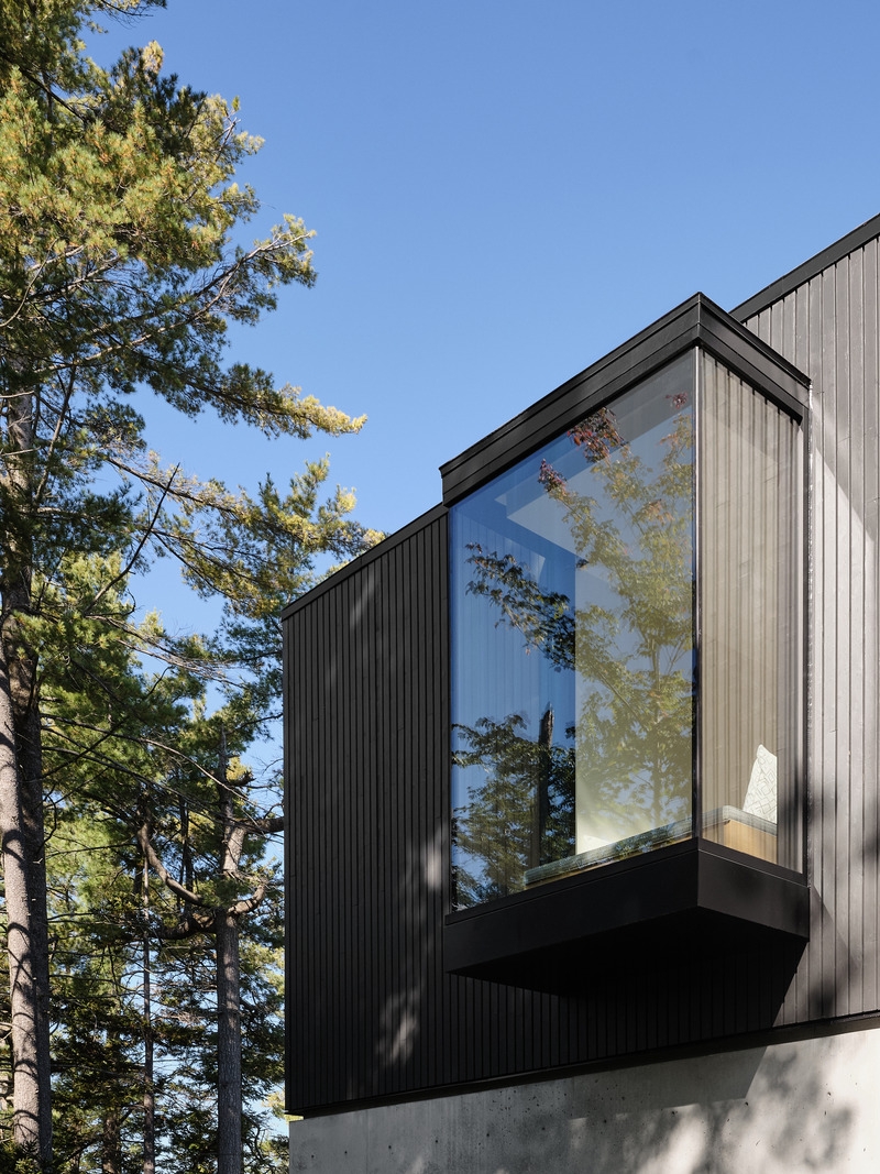 Dossier de presse | 7627-01 - Communiqué de presse | Entre lac et forêt - LOCUS architecture+design - Architecture résidentielle - Crédit photo : Maxime Brouillet