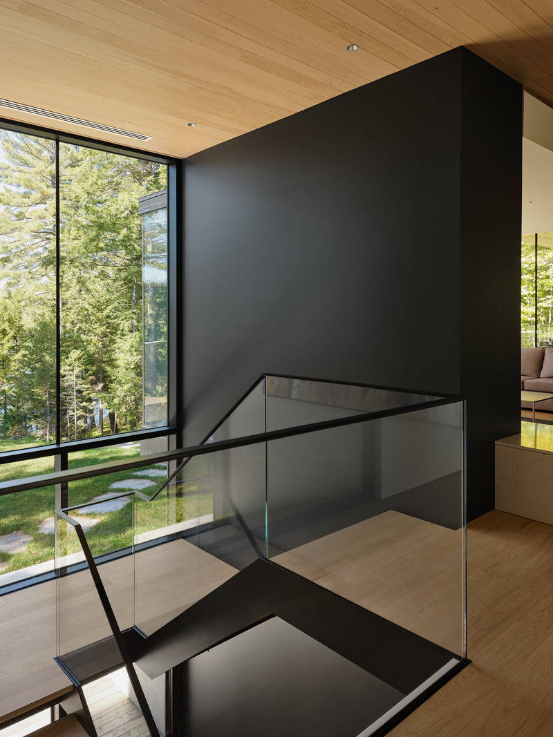 Dossier de presse | 7627-01 - Communiqué de presse | Entre lac et forêt - LOCUS architecture+design - Architecture résidentielle - Crédit photo : Maxime Brouillet
